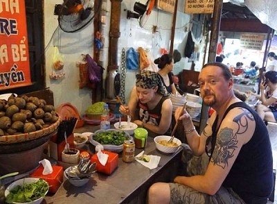 Đôi vợ chồng bán hết tài sản để du lịch thế giới Đôi vợ chồng bán hết tài sản để du lịch thế giới