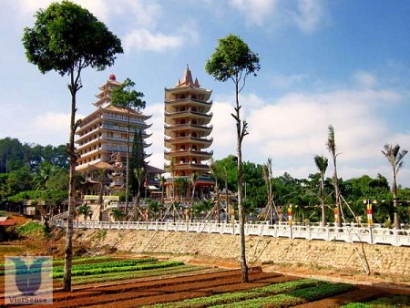 Chùa Vạn Linh - Núi Cấm