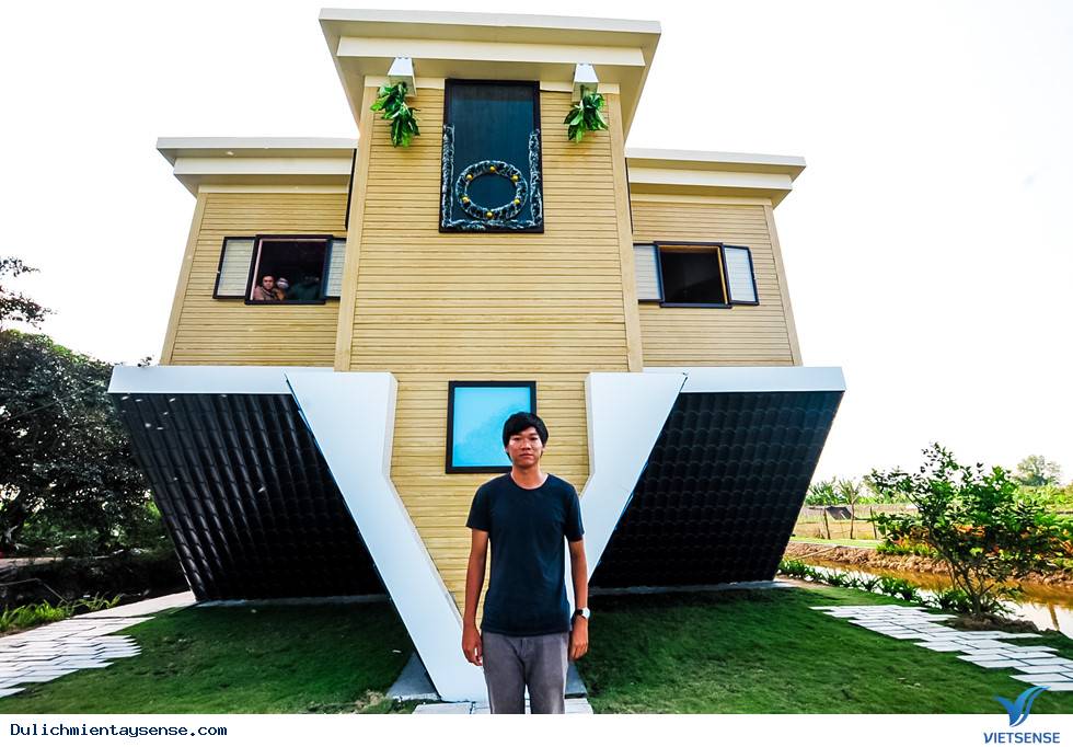 Hiếm lạ với ngôi nhà 'chổng ngược' giữa làng hoa Sa Đéc, miền Tây - Ảnh 1