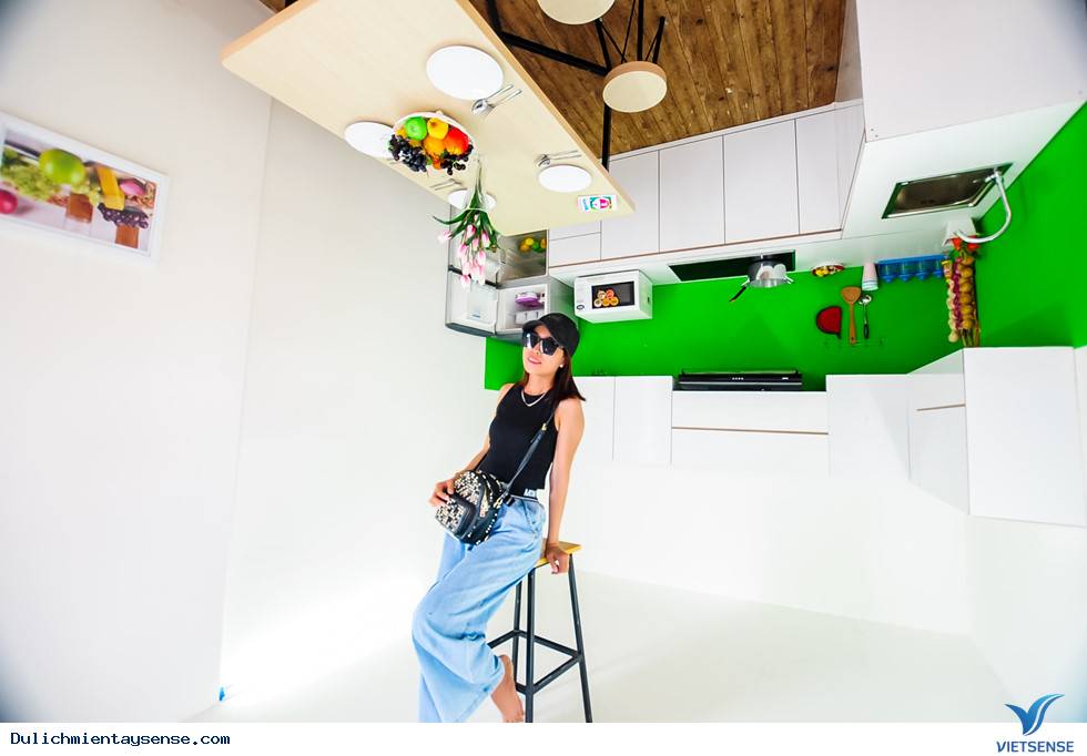 Hiếm lạ với ngôi nhà 'chổng ngược' giữa làng hoa Sa Đéc, miền Tây - Ảnh 6