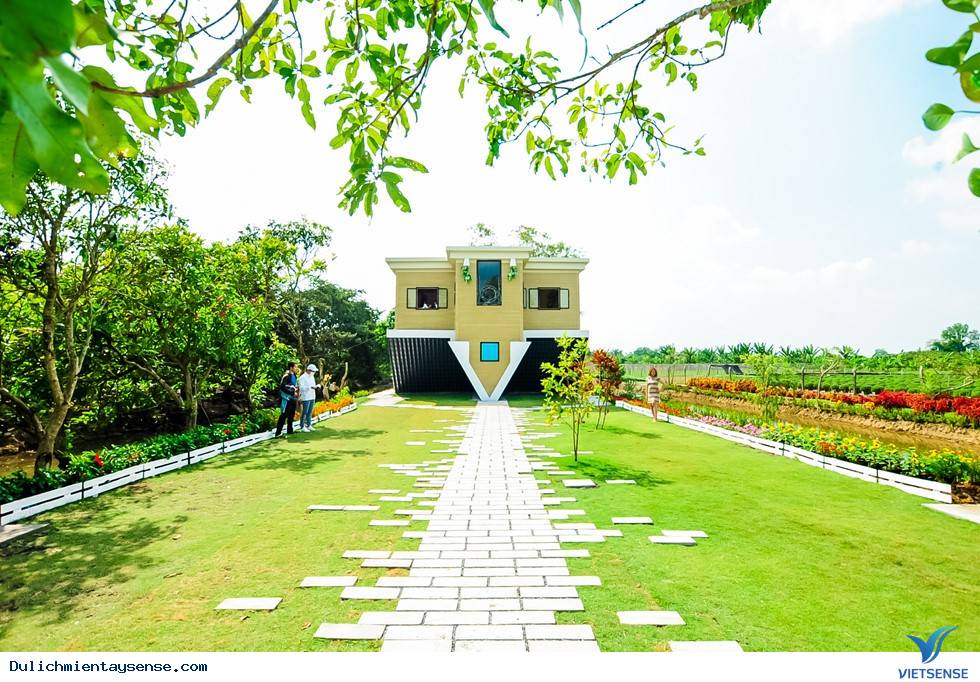 Hiếm lạ với ngôi nhà 'chổng ngược' giữa làng hoa Sa Đéc, miền Tây - Ảnh 2