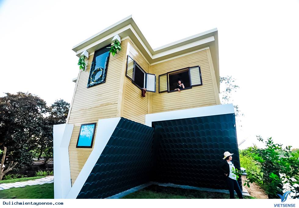 Hiếm lạ với ngôi nhà 'chổng ngược' giữa làng hoa Sa Đéc, miền Tây - Ảnh 3